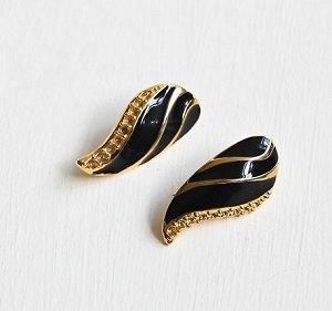 Enamel Ear Tops Jewellery Price in Pakistan